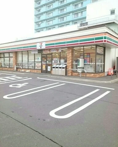 セブンイレブンまで230m