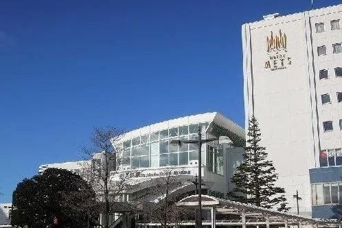 八戸駅まで1100m