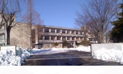 蓬莱小学校まで1100m