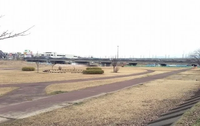 御山緑地運動公園まで700m