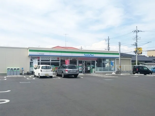 ファミリーマート　元吉田西店まで400m
