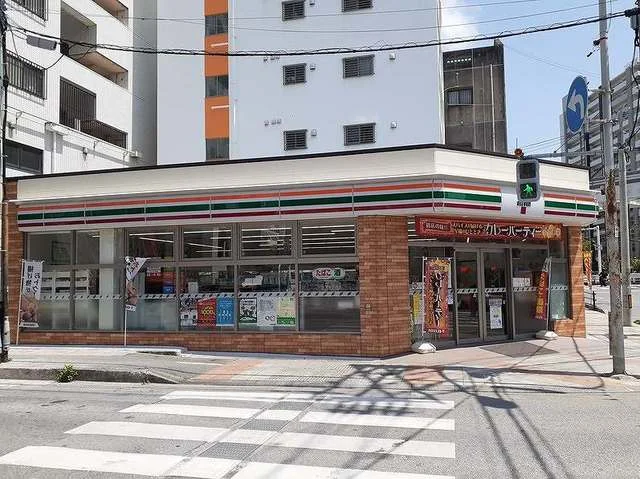 セブン-イレブン 那覇前島店まで270m