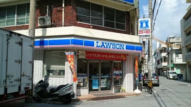 ローソン那覇久茂地二丁目店まで90m