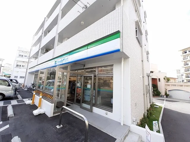 ファミリーマート三原中央通り店まで160m