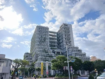 那覇市役所まで2400m