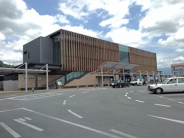 石和温泉駅まで1100m