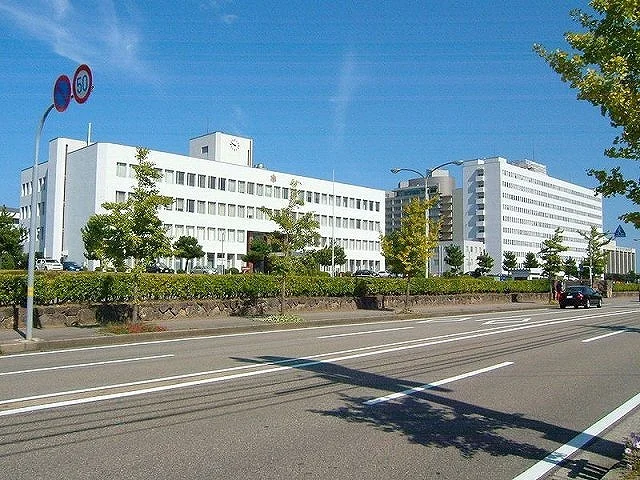 金沢医科大学病院まで210m