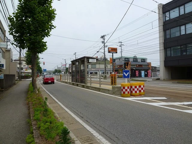 万葉線市民病院前駅まで440m