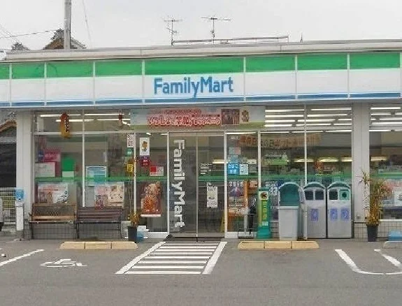 ファミリーマートまで600m