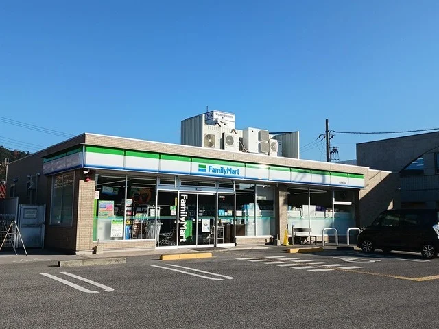 ファミリーマート米原駅西店様まで290m