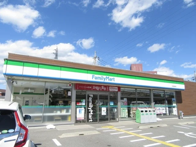 ファミリーマート日高町鶴岡店まで200m