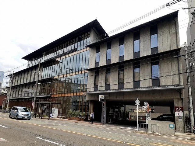 上京区役所まで1528m