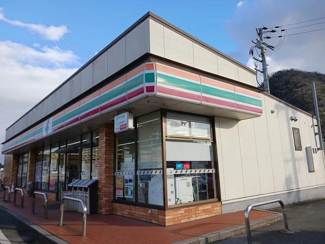 セブンイレブンまで1111m