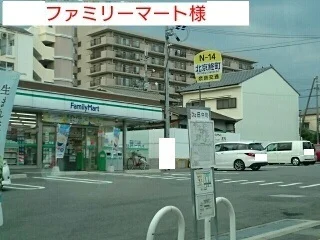 ファミリーマートまで460m