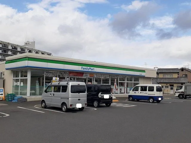ファミリーマート岡山万倍店まで400m