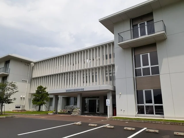 湯梨浜中学校まで1119m