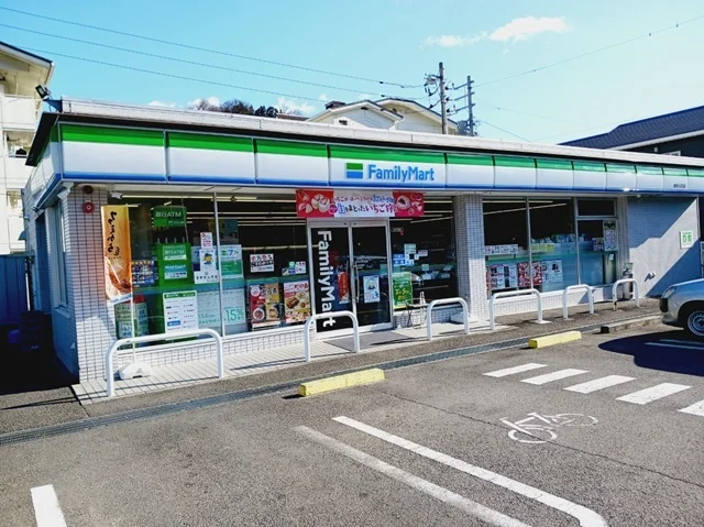 ファミリーマート保内川之石店様まで900m