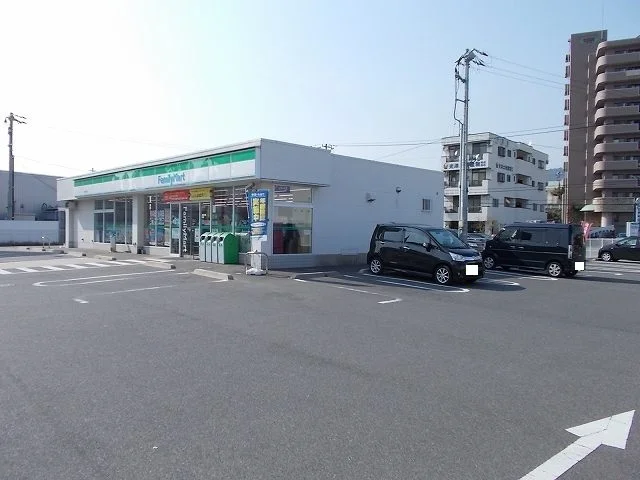 ファミリーマート光虹ヶ浜店まで300m