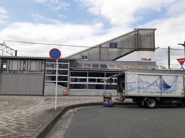 ＪＲ天拝山駅まで2500m