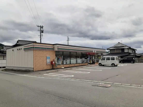 セブンイレブンまで610m