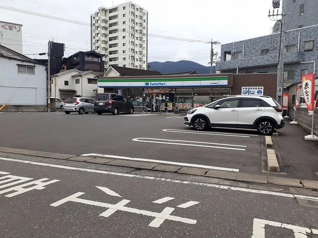 ファミリーマート喜々津駅前店まで459m