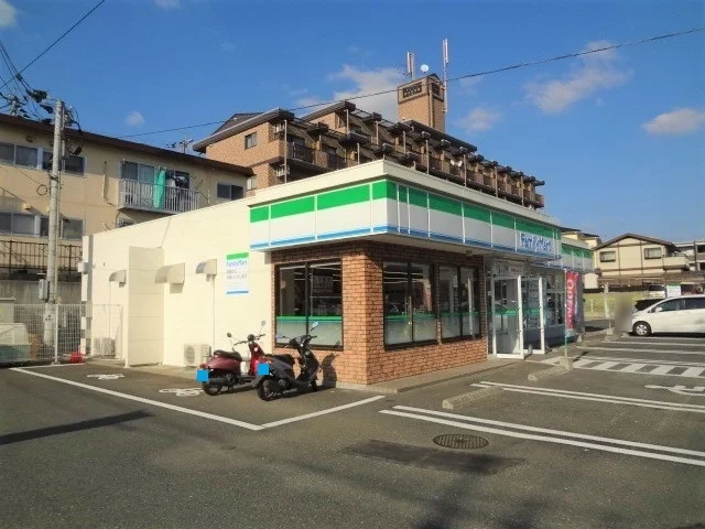 ファミリーマート　黒髪６丁目店まで250m