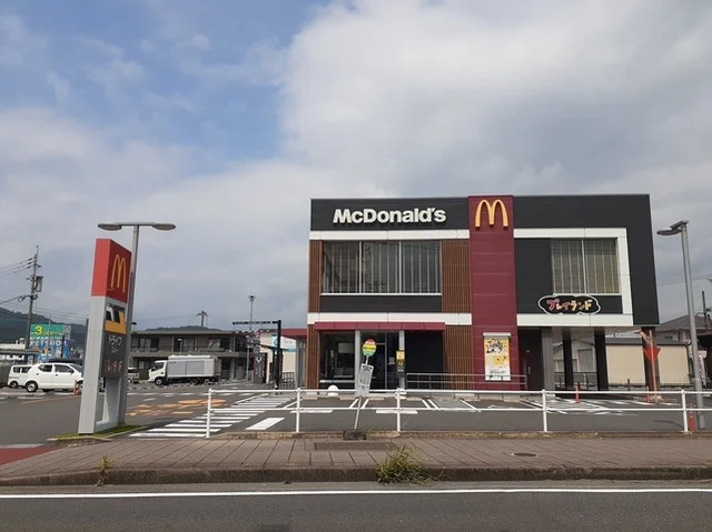 マクドナルド隼人店まで300m