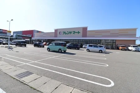 フレンドマートまで220m