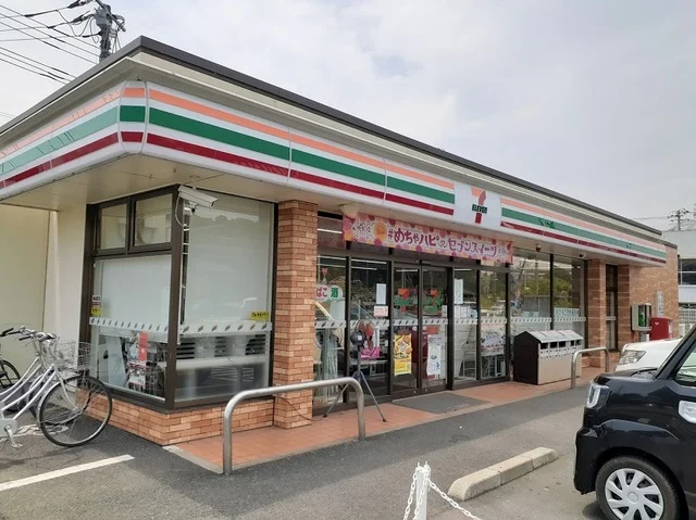 セブンイレブンまで700m