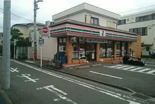 セブンイレブン横浜栄小菅ヶ谷店まで303m