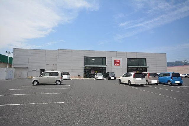 ユニクロまで1000m