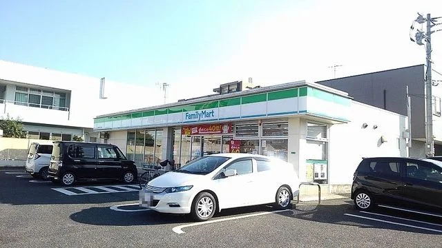 ファミリーマートまで600m