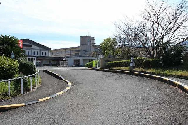 立花小学校まで1300m
