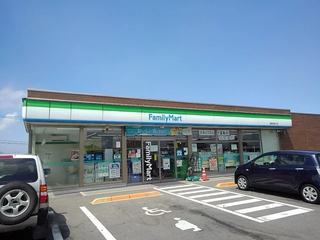 ファミリーマート綾歌町岡田上店まで500m