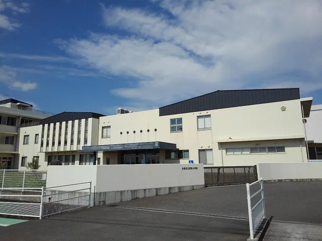 丸亀市立岡田小学校まで1100m