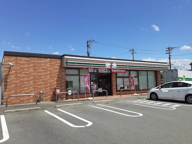 セブンイレブン御幸笛田店まで500m