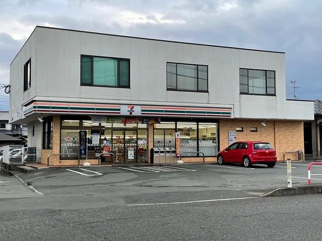 セブンイレブン沼山津４丁目店まで400m