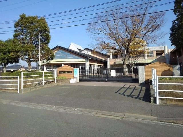 日吉東小学校まで550m