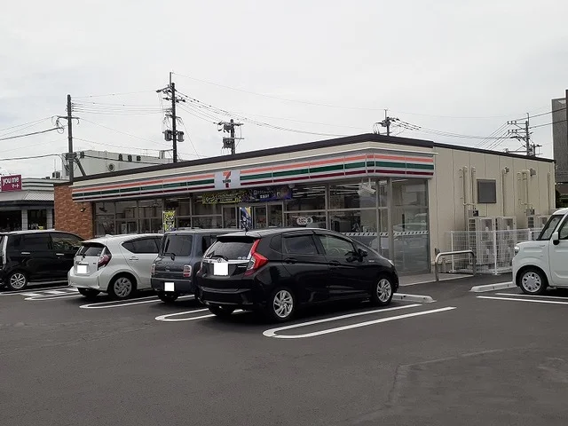 セブンイレブン上近見店まで550m