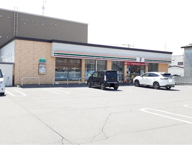 セブンイレブン旭川東署前店まで300m