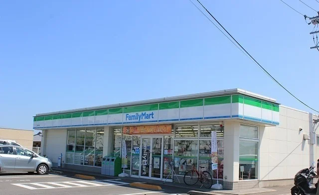 ファミリーマート高松西春日店まで500m