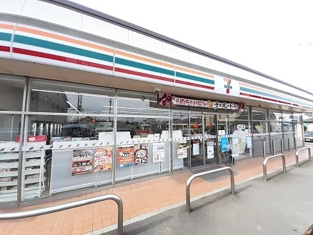 セブン-イレブン 鏡石中央店まで950m