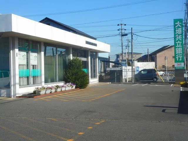 大垣共立銀行まで460m
