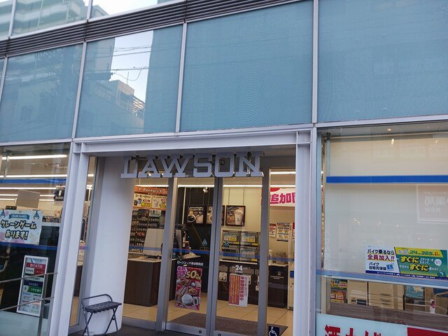 ローソンJR桃谷駅前店まで350m