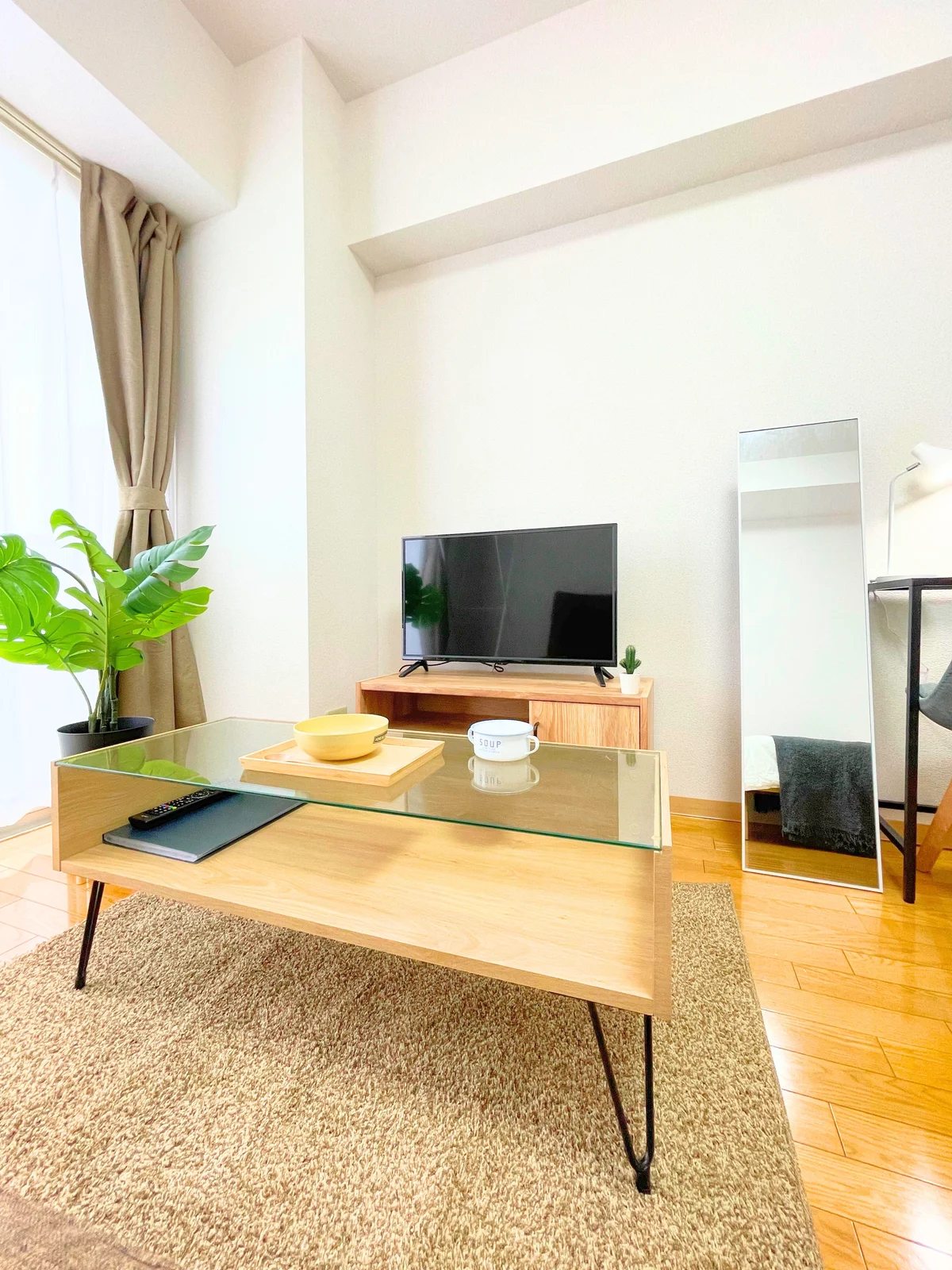 テレビ・テーブル