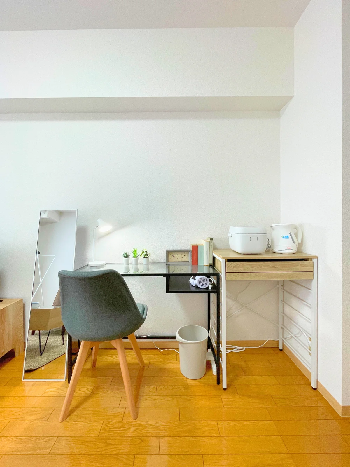 デスク・チェアー