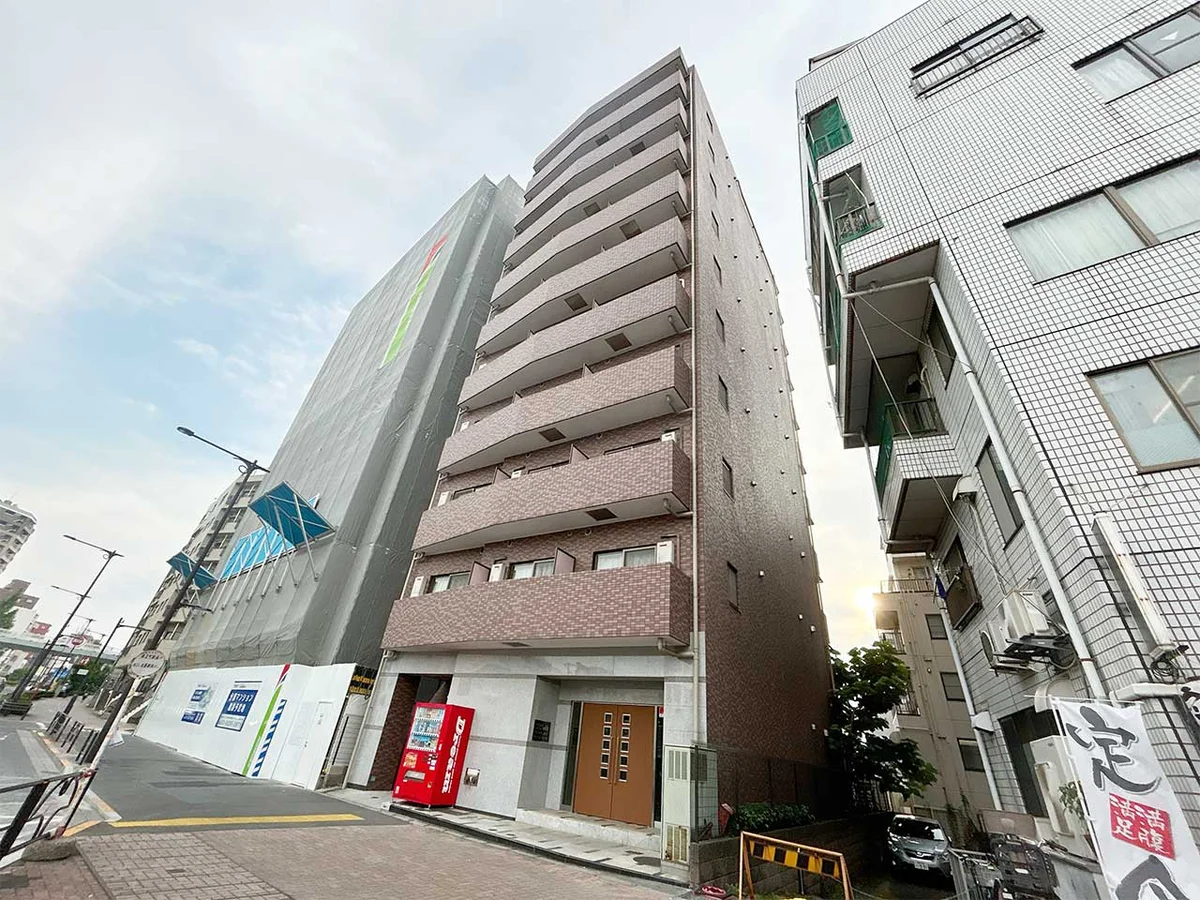 写真はお部屋のイメージです。ラグなどの室内装飾はございません。