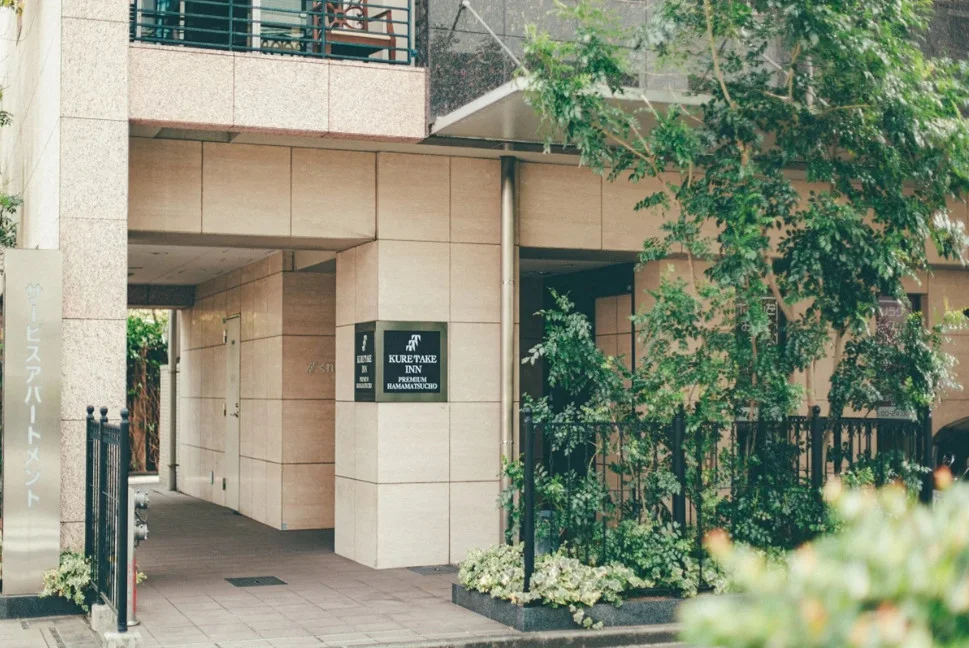 入口では植栽がお出迎え。