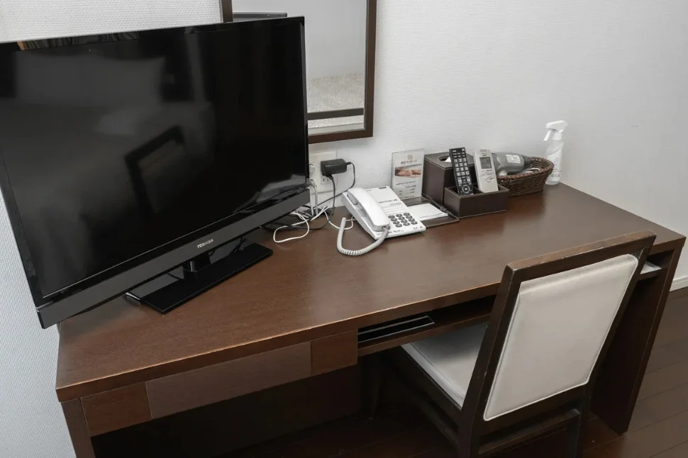 ワイドデスク付きなのでお仕事も可能です。