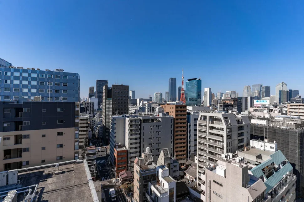 空の青さとひしめくビルのコントラストが魅力な眺望。